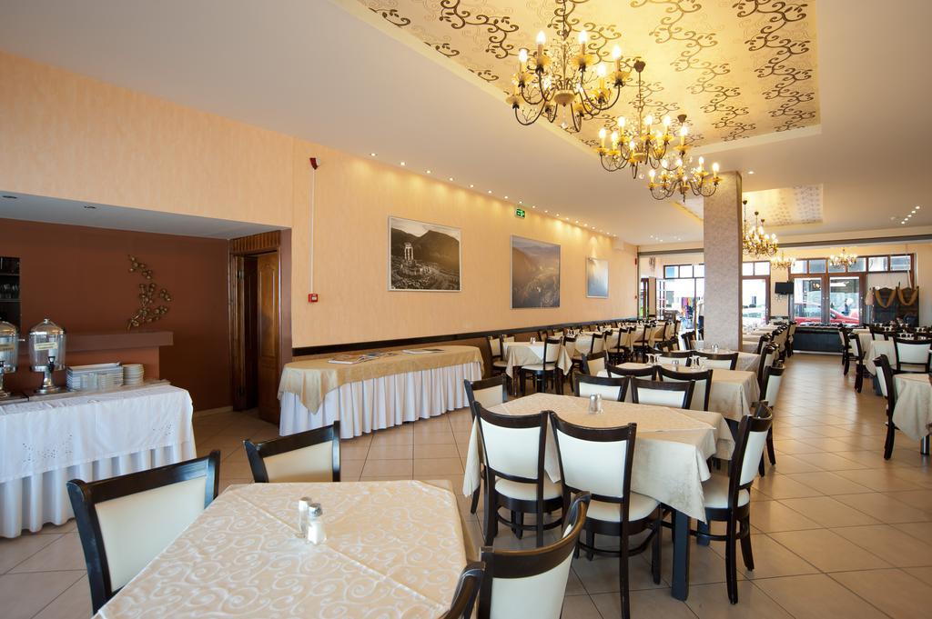 Hotel Lefas Delphi Bagian luar foto