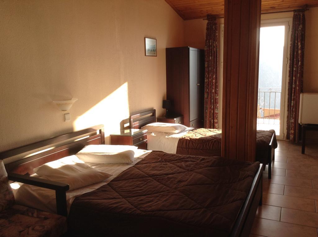 Hotel Lefas Delphi Bagian luar foto